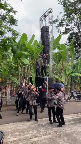 ketika putar dj dum dum  @Sriyanto Bagong @mas askal @Gino Jampes#bryproprieset #putrajayaaudio #apsijumantono #apsipusat #karanganyar24jam #jumantono24jam #bsmilahfyp🤗 