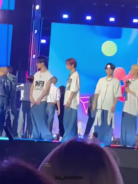 Jungwon played rock,paper and scissors with an engene🥹🤏 #jungwon #enhypen #enhypenjungwon 