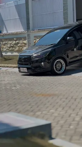 pesona innova nungging😬 @Blek2gd #dieselnoshit #innovaganteng #innovadiesel #innovareborn 