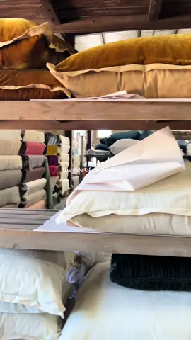 ❤️ #cabin #homedecor #cozyhome #cozy #hometour #cottagecore #interiordesign #homesweethome #decoratingtips