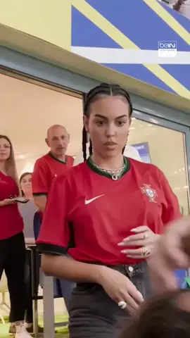 👀 Georgina Rodríguez supporting Cristiano Ronaldo and Portugal 🇵🇹 while greeting all the fans 📸 👀 Georgina Rodríguez apoyando a Cristiano Ronaldo y Portugal 🇵🇹mientras atiende a todos los fans 📸  #GeorginaRodriguez #GeorginaCristianoRonaldo #EURO2024 #beINSPORTS #beinreels  