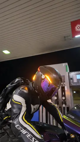 VATA7 X1 Smart LED Helmet wirelessly mirrors your motorcycle's brake light and turn signals. www.vata7.com #kawasaki #ducati #ride #biker #yamaha #harleydavidson #motorcycle 