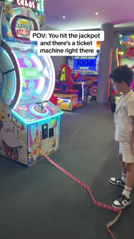 Arcade hack 😂 #FamilyFun #familycomedy #arcadegame #familyvlog 
