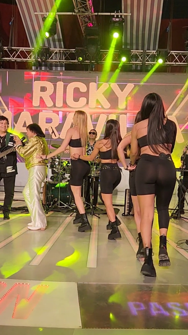 ¡Ricky Maravilla con las #bailarinasdepasion  nos hace bailar a todas y todos en #PasionDeSabado ! 🥳🎉🎶 #rickymaravilla