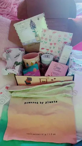 obsessed with my Hygge Box 🥰 if you need a gift to yourself once a month that gives you the self care you need, get this box, they never disappoint 🥰#hygge #hyggehome #selflove #selfcaretiktok #SelfCare #hyggebox 