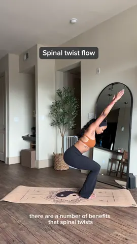 Spinal twist flow on my @Yoloha Yoga mat 🫶🏽 #yoga #yogaflow 