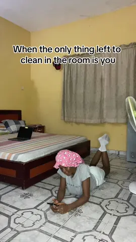 I’d dress my bed and lay on the floor cuz it’s too neat to lay on😭😂 #yooghurliee #fypシ゚ 