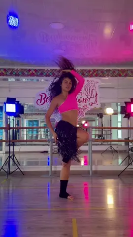 Song by: @alwalid song: #trendelmosem #dancadudeventre #bellydance #danzaarabe @bellypassion 