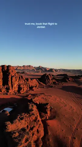 Beautiful adventures in Jordan 🏜️🌵🐫🇯🇴 #jordan #jordanian #amman #wadirum #petra #adventure #bucketlist #tiktoktravel 