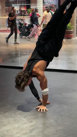 Calisthenics in public👀  #workout #fitnessmotivation #aesthetic #calisthenics #trend #fypage 