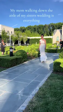 She looks like shes walking the red carpet #fyp #MomsofTikTok 