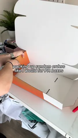 everyone gets special treatment 🥹 what do we think of these boxes?!💖 #prbox #packagingorders #packorders #onlineshopping 