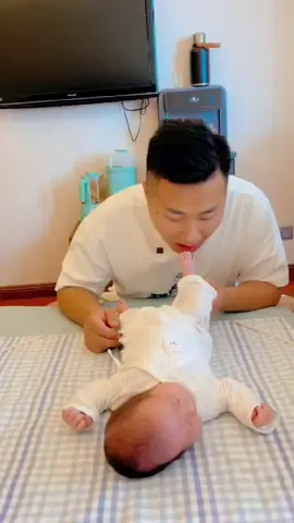 🥰🤣😂#funnybaby#cute-baby#adorble Hforyou #kids#Love#funny #fyp #sweetie 🥰😘😅🤞🏻#funnybaby#fypage #sweetie🥰🥰🤣😂 