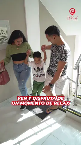 👨‍👩‍👧‍👦🏨 ¡Momentos en familia en Hotel El Rosal! 🏨👨‍👩‍👧‍👦 En Hotel El Rosal, creemos que el tiempo en familia es invaluable. Ven y disfruta de nuestras instalaciones diseñadas para crear recuerdos inolvidables con tus seres queridos. 💦 Piscina para todos: Diversión garantizada para grandes y pequeños. 🔥 Sauna relajante: Un espacio perfecto para el descanso y la revitalización. 🍽️ Deliciosa comida: Platos para todos los gustos que harán feliz a toda la familia. 🏨 Ambiente acogedor: Cada rincón pensado para tu comodidad y disfrute. 🎥✨ ¡Mira nuestro video y descubre cómo en Hotel El Rosal, cada momento en familia es especial! Haz tus planes ahora y ven a disfrutar de un día perfecto en familia. ¡Te esperamos! 🏨💫 #HotelElRosal #MomentosEnFamilia #DiversiónYRelax #SaunaYPiscina #GastronomíaFamiliar #ReservaYa