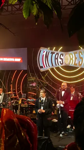 finally bisa nyanyi langsung ini abadi di bandungggg, mana yang nyanyi in orang ter cantik di bumi love u ci🤍🫶🏻🥉 #perunggu #danillariyadi #iniabadi @Perunggu @DANILLA 