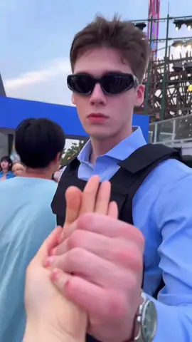 要不是家里还有仨娃 我就跟他走了#抖音 #china #中国人🇨🇳 #中国 #中国人 #男 #抖音 #185大帅哥 #好帅 #fyp #中国男人 #itoldพระแม่ลักษมี #ผู้จีนงานดีย์🇨🇳🇨🇳 