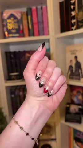Sword through the heart  #BookTok #nails #gelnails #fantasybook #naildesigns 