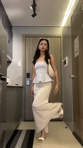 Outfit idea for a lunch date? Say no more with this long pencil skirt!🫦💁🏼‍♀️ Check out the yellow basket now! #outfit #styleinspo #skirt #TikTokFashion #ishastylesph 