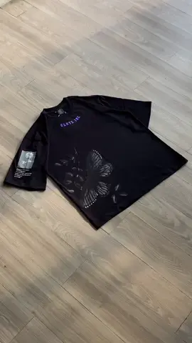 Tshirt butterfly Oversize. Readt now !#fyppppppppppppppppppppppp #fyp #foryoupage #OOTD #kaosoversize #kaosstreetwear 