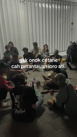 loro ati tinggal nek toko madura🤣