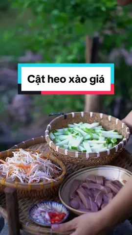 Hôm nay mình làm bữa cơm đơn giản cật heo xào giá, bầu nấu canh hến. Mời mọi người ăn cùng ba con mình nha #nauancungtiktok #xuhuong #Vlog #fyp #cơmnhà #buacomdongian #canhbau #hatnemchinsu #ngottomthomthit #chinsu #coChinsukhoKanlovegia #nhieuhongiakodoi 