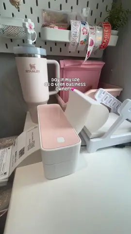 Chaotic day in my life!🫶🏻🤩 #dayinthelife #Vlog #blowingup #loveellejewellery #teenbusinessowner #teenentrepreneur #asmr #xyzabc #blowup #viral #smallbusinesstiktok #orders #packingorders #makemefamous #foryou #fypシ゚ #lableprinter #shopsmall #smallbiz #SmallBusiness #summerjewelry #beachjewelry #Summer #asmrpackaging 