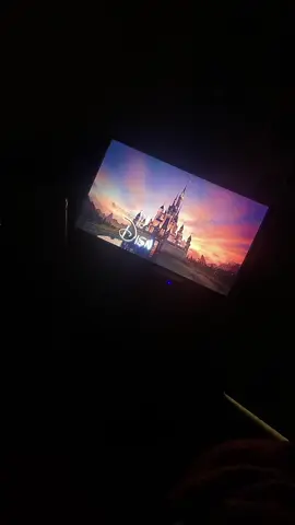 Todo mundo indo ao cinema assistir Divertidamente 2 e eu asssintindo de casa embaixo das cobertas kskska #doming #divertidamente #divertidamente2 #emcasa #filmeseseries #pixar #disney 