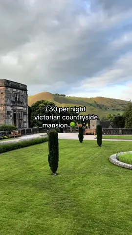 Giving all the Bridgeton feels 🥹✨ Inspo for you next weekend away!  #countryside #countrysidelife #peakdistrict #dovedale #yha #ukbreaks #shortbreak #Hiking #walking #englishsummer #bridgerton #mansion #countryhouse 
