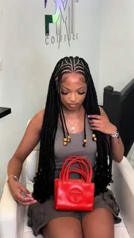 Fulani braids freestyle avec quelques perles et pointes bouclées ✨  📍2 place Maurice de Fontenay, 75012, PARIS 🕚 11h - 21h 🕘 OUVERT tous les jours ! 😄 🅿️ PARKING GRATUIT 🆓  ✨AFRO✨DREADLOCKS✨COLORATION✨HAIRCUT  . . . . #pmtcoiffure #coiffure #coiffureafro #salondecoiffure #hair #hairdresser #hairdressingsalon #afro #afrohair #afrohairstyle #fulanibraids #fulanifreestyle #knotlessbraids #braids #braidstyles #locks #dreadlocks #retwist #style #african #africanwoman #caraibes