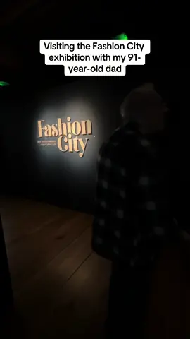 #fashioncity #@London Museum #jewishtiktok #jewishlondon #schmutterbusiness #familyhistoryuk London Museum Docklands