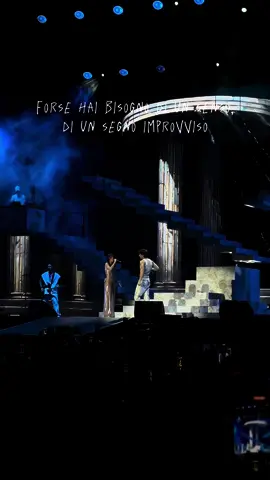 Tedua ft Angelina Mango - Angelo Custode #tedua #teduawildbandana #angelinamango #angelocustode #ippodromo #idays #music #milano #tour @Tedua @angelinamango__ 