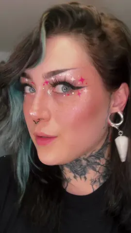 Pool party time??  Created this fun star look as a last minute for a family pool party i so excited!!!  Products used: @JELLIWINK COSMETICS virginia glitter, white xl paint pot @Adrianna Bernard 💕 pink shade in volume one luminescent palette  @Wet N’ Wild breakup proof liner  @kissproducts you dew you lashes  @SHEGLAM soft tan contour  @Unearthly Cosmetics spring magic blush palette  @Fenty Beauty lipgloss in sweet mouth  @Makeup A Murder, INC. Pink and white glitter liquid shadows  @Blend Bunny Cosmetics omni lash mascara  @ColourPop Cosmetics frecklepen  @urban decay brow blade, all nighter spray, distortion and pyro glitter liners #makeup #glam #glitter #glam #stars #starmakeup #alternative #tattoos #piercings #graphicliner #jelliwinkcosmetics 