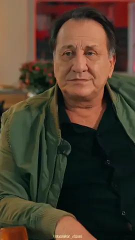 Hüsnü Çoban polis değil miymiş? 😂 --------------------------------------------------------------------- Daha fazlası için 》@arkasokaklar_efsanesi ---------------------------------------------------------------------  #arkasokaklar #kanald #komedi #mizah #fyp #instagram #keşfet #dizi #arkasokaklarefsanesi #özgürozan #polis #polisiye #komik #röportaj 