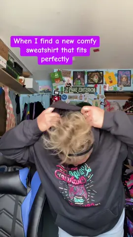 Catch me wearing this the next 2 months straight 😂 #spectacular #sweatshirt #comfy #hoodie 