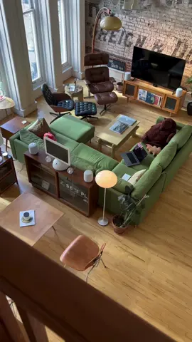 Retro vintage vibes with a touch of industrial chic!  #retrodecor #vintagedecor #industrialdesign #industrialchic #homedecor #homedesignideas #homedesign #homelyvibes 