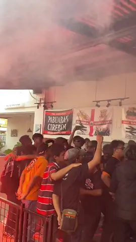 Party Anniversary One Decade Jakmania Pabuaran Still On Fire.!!! 👆🧡🧨🔥❤️‍🔥🤙😎🤩 #doubletrouble #jakmania #jakmaniacirebon #jakpabuaran #jakmaniacirebontimur