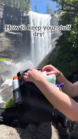 🎒 Line the inside of your backpack with a plastic bag to keep your stuff dry while hiking! #backpacking #Outdoors #Hiking #tipsandtricks #lifehacks 