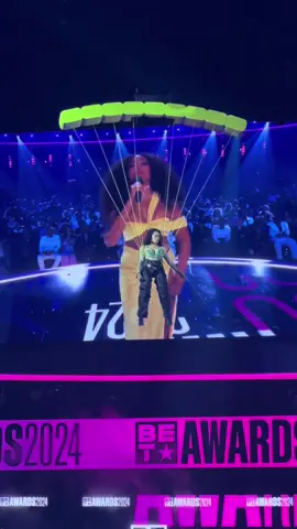 She do her own stunts fr y’all 😭🔥 #glorilla #gloridaz #yeahglo #betawards #bet 