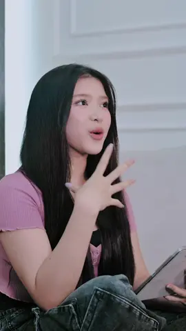 Seruuu bangeet deh nonton lagi music video aku bareng @sunsilkid ! Rasanya kayak keinget lagi proses syutingnya yang super fun dan challenging karena harus dance sambil akting sekaligus! Tapi dengan rambut berkilau, mau lewatin tantangan apa pun juga selaw! Biar kalian semua juga makin berkilau, jangan lupa nonton music video #MyKilauTime kolaborasi aku dan Sunsilk di YouTube Sunsilk Indonesia! #MyKilauTime
