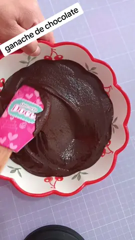 🤗..espero te ayude : 300gr de bitter de chocolate de la marca de tú preferencia. 100gr de crema de chantilly. 🤓☺️ #paratiii #limaperu🇵🇪 #cakedesign #tortas #livecake #juanaramostortastematicas #aprendiendoentiktok #ganachedechocolate 