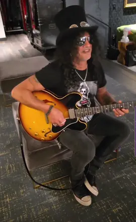 Slash's Blues Ball backstage officialgibsongarage em Nashville 30 06 24 #repost Via meeganhodges ©️ #slash #slashfans #slashguitar #slashblues #orgyofthedamned #gibson 