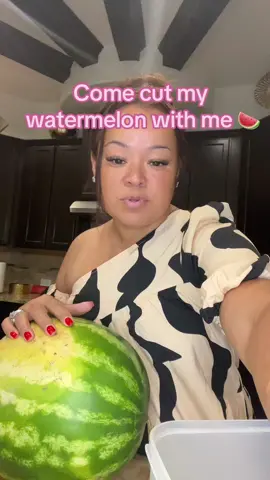 come cut my watwrmelon worh me #creatorsearchinsights #parati #paratiiiiiiiiiiiiiiiiiiiiiiiiiiiiiii #foryoupage #chocolatecoveredstrawberries #foryou #follow #mama #water #watermelon #fruit #grapes #cherries #cutfruit #FamilyFun #night #a #cute #explore 