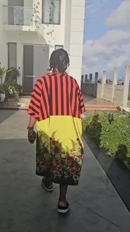 Happy 7th month! Happy July! But how many days ago did I leave Nigeria that I am already missing Lagos like this? 🤔🤔 By the way, I got ẹran Iléyá oooo before I left oooo, big big ones, sweetly seasoned and slightly fried! I will come and give you the gist! 😀 I misssssssss being home in the sunny land where The Sun really suns! I am proudly a Sun Child from the Sun land, with browntifully beautiful skin layered with enough melanin from the Àgbàlá of AL'ÁMỌ̀IRE, so I can be friends with The Sun in praising The MAKER of both of us! ✌️😁 But then, I am GRATEFUL that as destiny is unfolding more beautifully for me, I found myself in another sunny land where The Sun in its season actually suns like I'm home! Although it seems the 