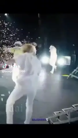 BTS té nhẹ là khóc