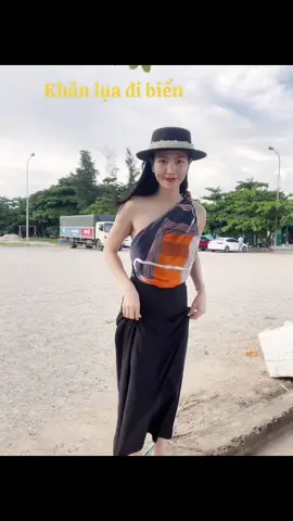Khăn choàng lụa đi biển #khănlua #khănluachoangvai #xuhuongtiktok 
