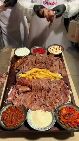 Aile Boyu Mezeli Döneri Nasıl Buldunuz ? #mezelidöner #yaprakdöner #donerkebab #doneright #yaprakdöner #etdöner #meatlovers #food #yemekvideoları #yemeiçme #restaurant #agababa #ağababadöner #bestfood 