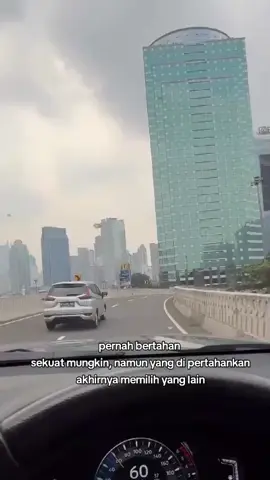 Sederhana saja, cinta itu sebenarnya nggak rumit. Tafsirannya saja yang bikin kusut.