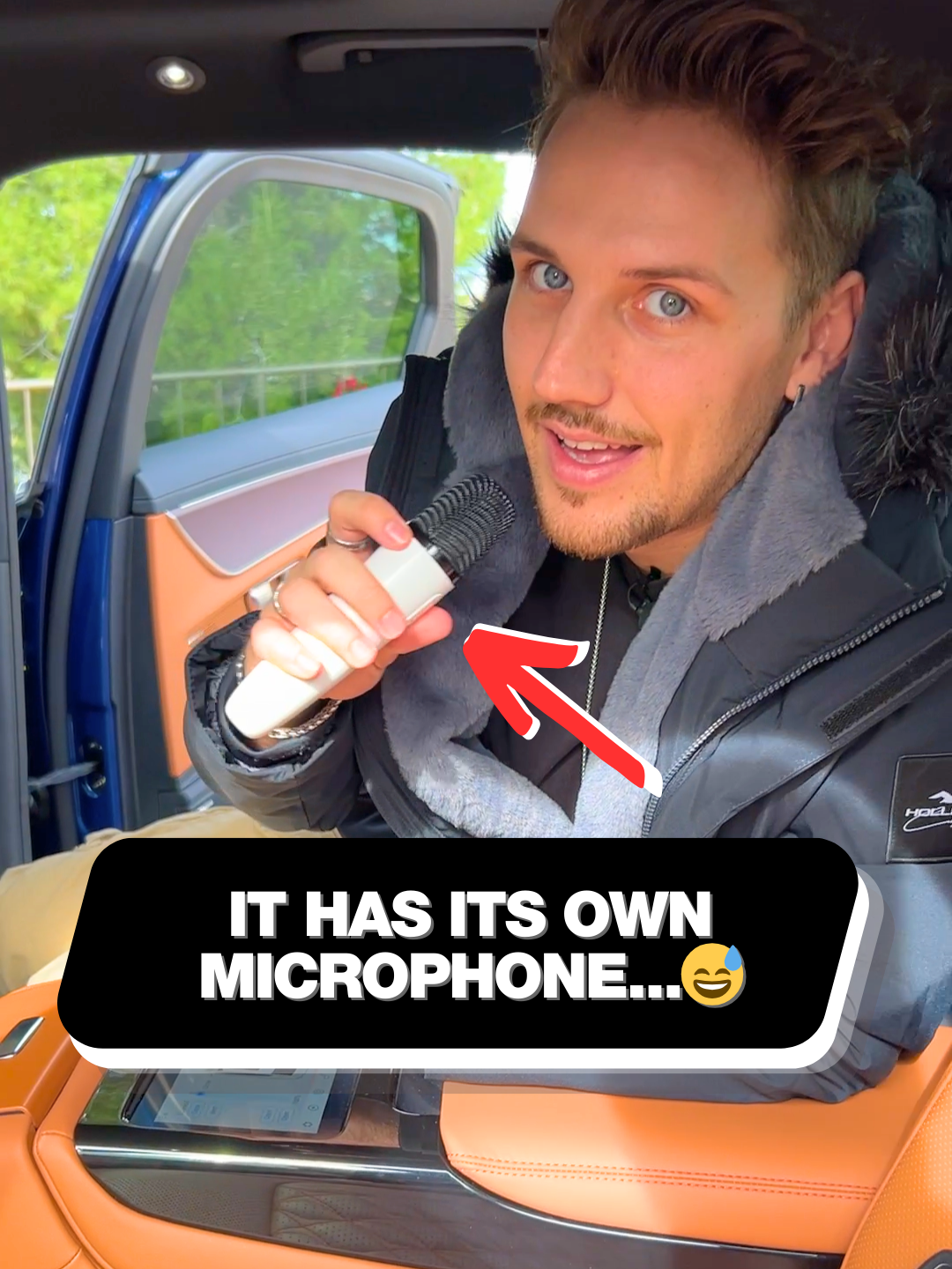 Fancy a bit of karaoke whilst stuck in traffic? 😍🎤 #karaoke #supercar #luxury