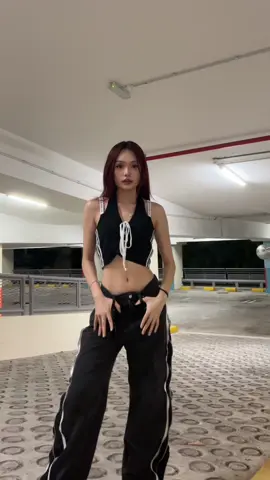 i was sweating buckets trying to film this 😮‍💨 #streetwearstyle #monochromeoutfit #citygirls 