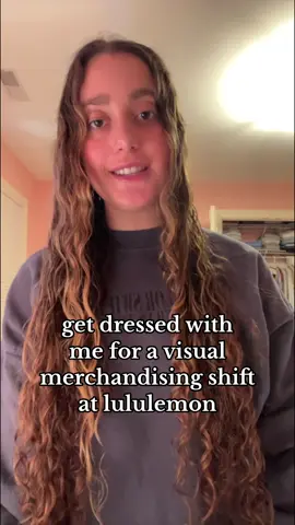 i have no idea how i have this much energy this early in the morning #getdressedwithme #outfitideas #outfitinspo #lulu #lululemonaddict #lululemoneducator #workoutfit #visualmerchandising #earlymornings #powery #hottyhots #athleisure 